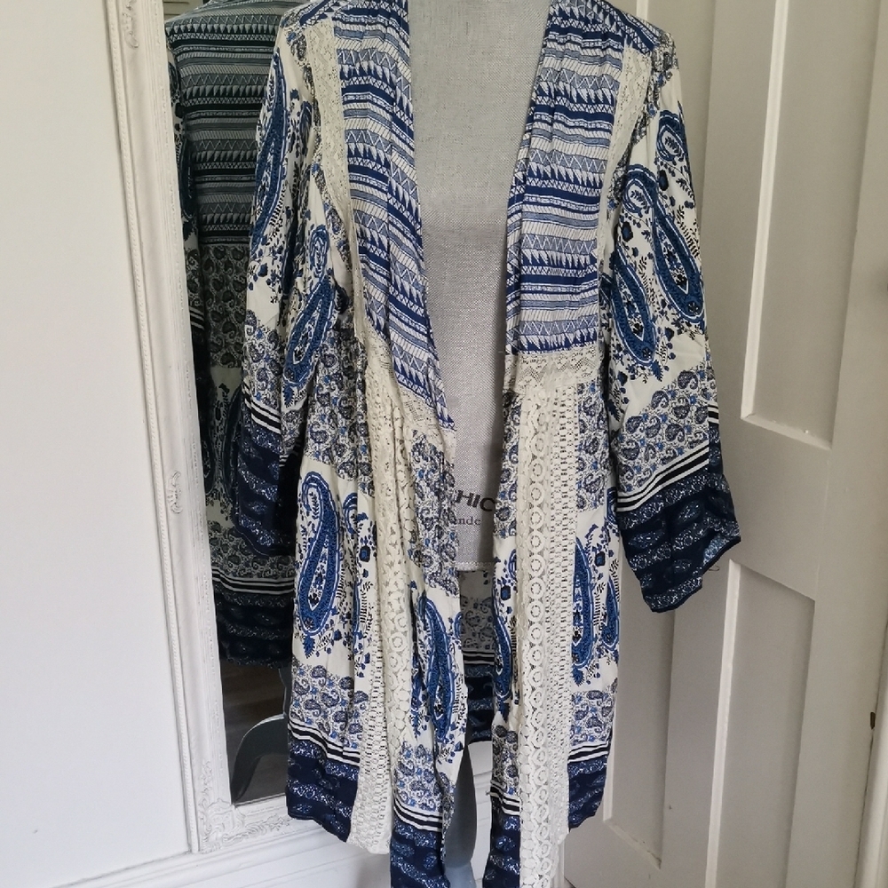 California Moonrise Beachy Floral Boho Lace Kimona Cover Up. Size L.